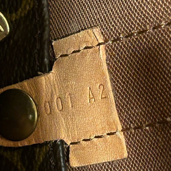 Louis Vuitton Monogram
Randonnee GM Drawstring
Bucket Sling Bag EUC …COA - Picture 12 of 15